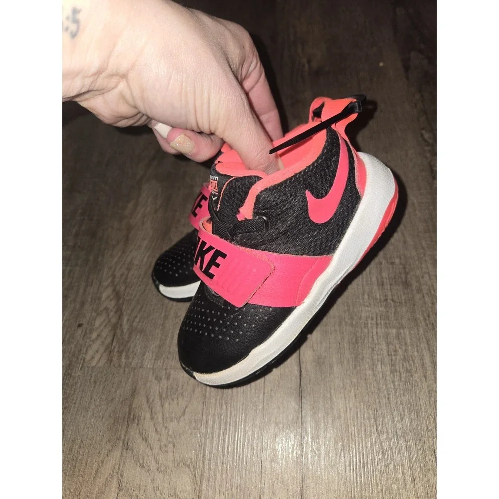 Nike KidsTeam Hustle Basketball Shoe ‎ 881941-002